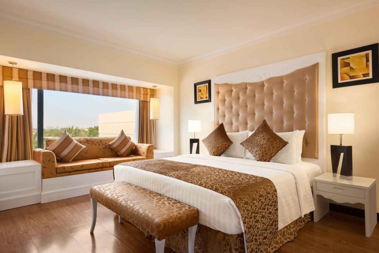 Ramada Plaza By Wyndham Karachi Airport Hotel Екстериор снимка Suite