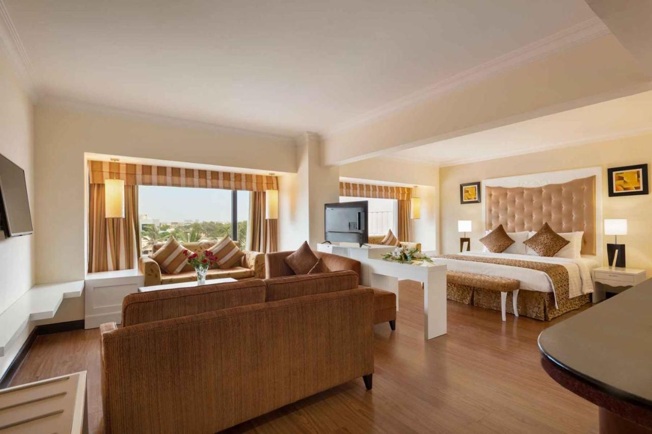 Ramada Plaza By Wyndham Karachi Airport Hotel Екстериор снимка