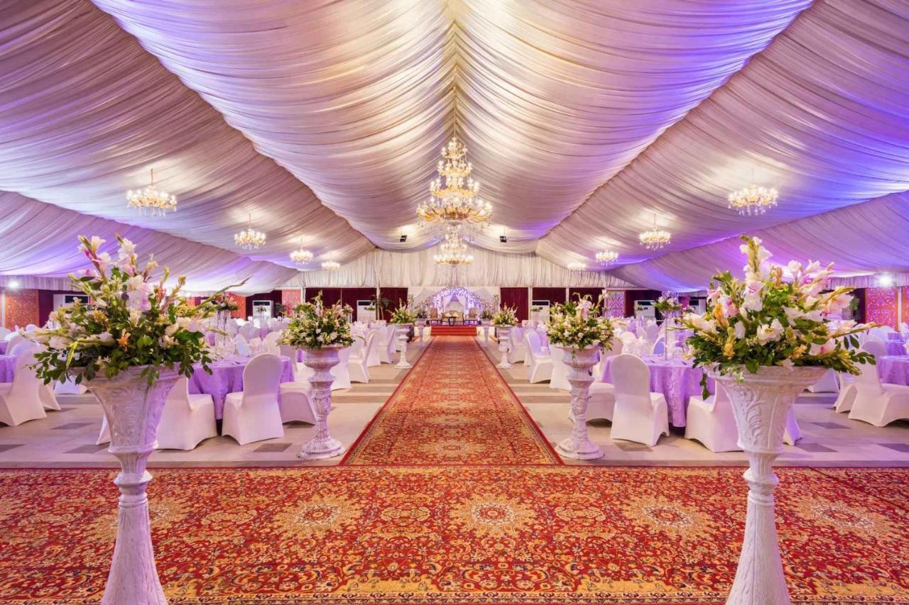 Ramada Plaza By Wyndham Karachi Airport Hotel Екстериор снимка A wedding reception in Karachi, Pakistan