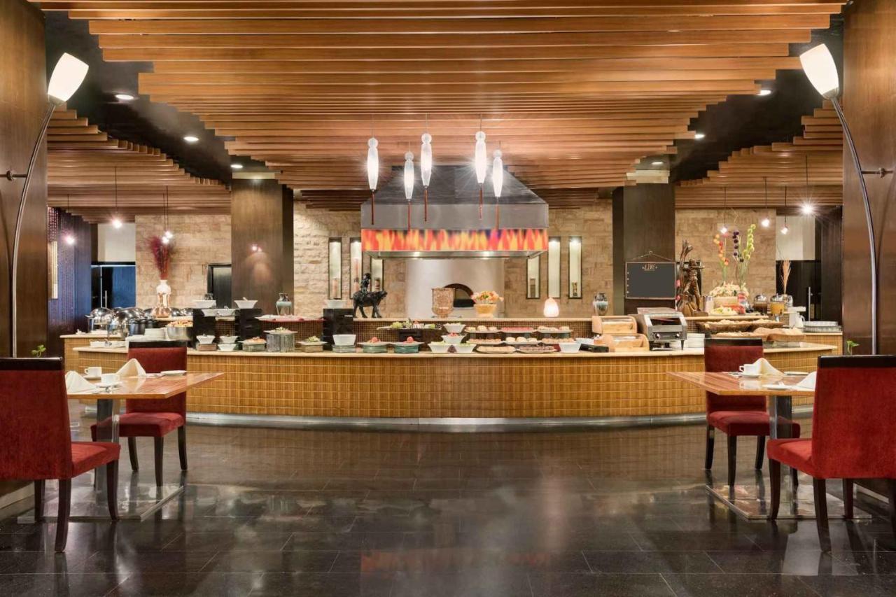Ramada Plaza By Wyndham Karachi Airport Hotel Екстериор снимка The restaurant