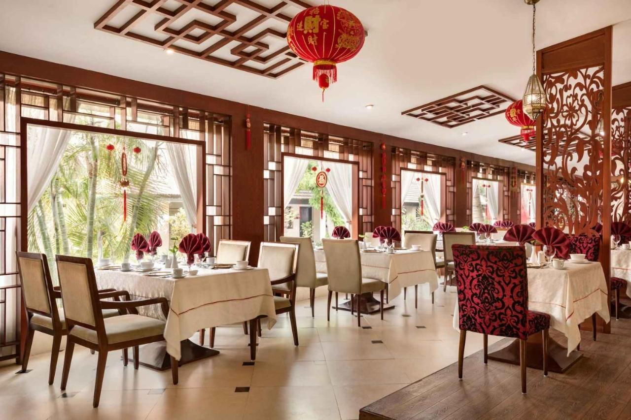 Ramada Plaza By Wyndham Karachi Airport Hotel Екстериор снимка Interior of a restaurant